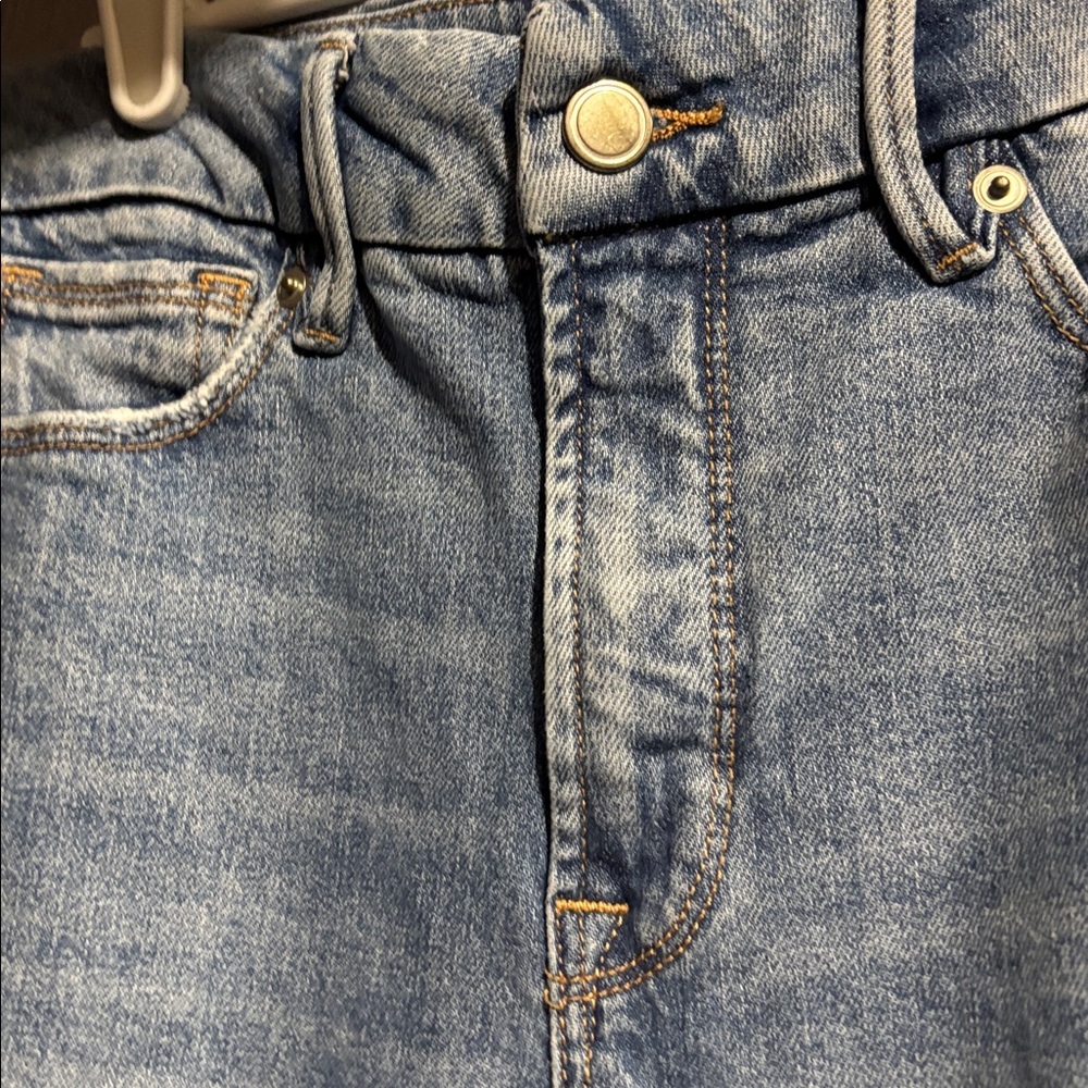 Good American Skinny
Distressed Jeans - Picture 3 of 7